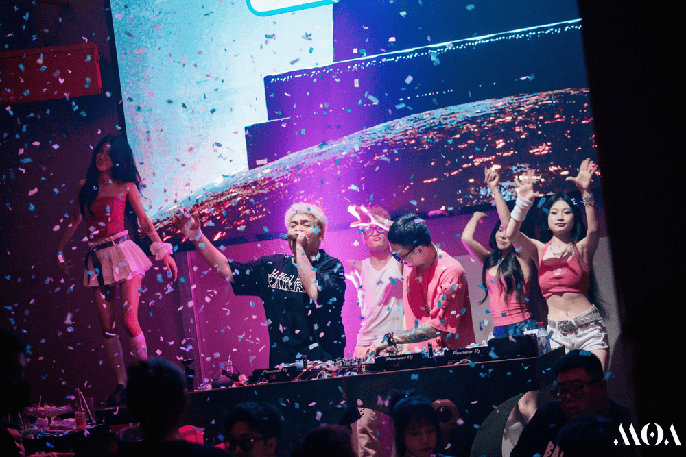 The electrifying nights at M.O.A 98 Hang Buom, featuring DJs, singers, and professional dancers, always leave a lasting impression on guests (Source: M.O.A 98 H&agrave;ng Buồm)